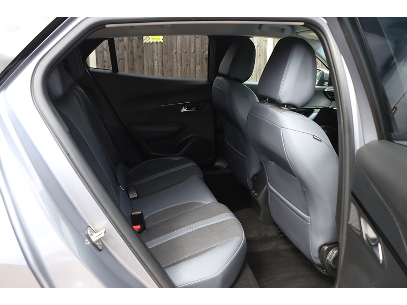 Peugeot 1.2 PureTech Allure Premium SUV 5dr Petrol Manual Euro 6 (s/s) (130 ps) 72-74 Mitcham Road