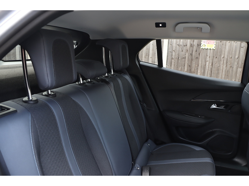 Peugeot 1.2 PureTech Allure Premium SUV 5dr Petrol Manual Euro 6 (s/s) (130 ps) 72-74 Mitcham Road