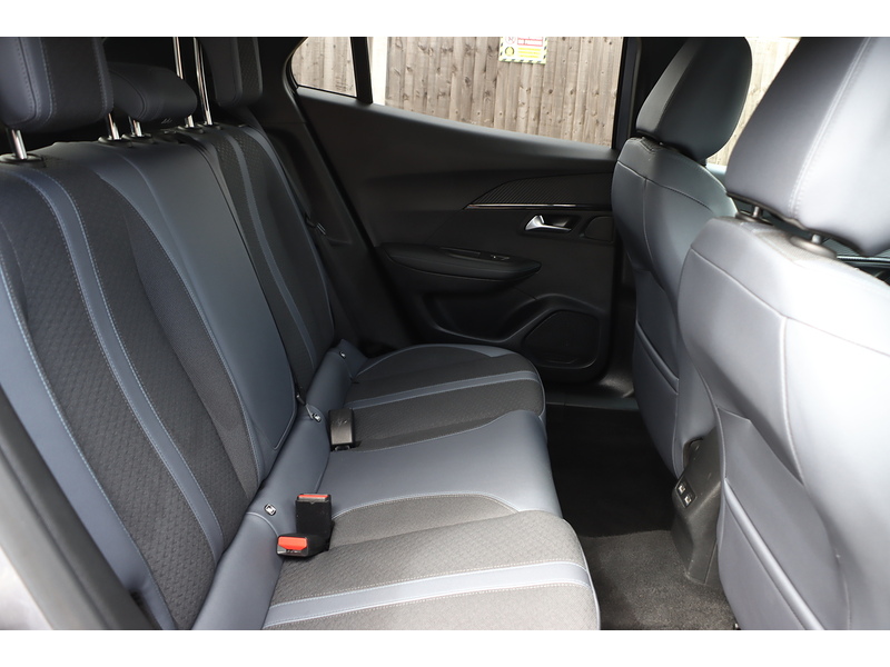 Peugeot 1.2 PureTech Allure Premium SUV 5dr Petrol Manual Euro 6 (s/s) (130 ps) 72-74 Mitcham Road