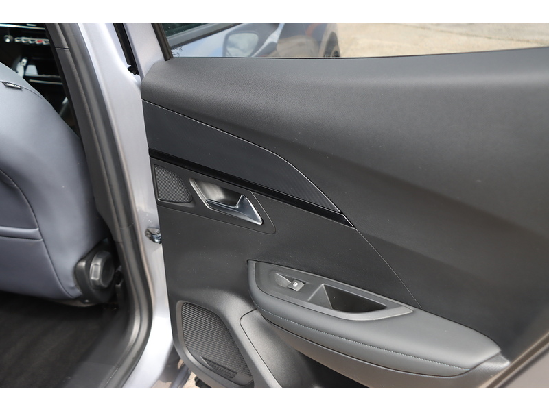 Peugeot 1.2 PureTech Allure Premium SUV 5dr Petrol Manual Euro 6 (s/s) (130 ps) 72-74 Mitcham Road