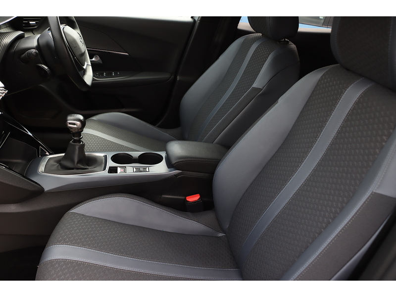 Peugeot 1.2 PureTech Allure Premium SUV 5dr Petrol Manual Euro 6 (s/s) (130 ps) 72-74 Mitcham Road