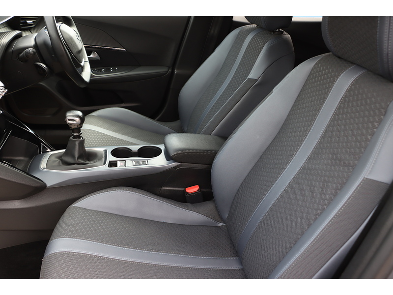 Peugeot 1.2 PureTech Allure Premium SUV 5dr Petrol Manual Euro 6 (s/s) (130 ps) 72-74 Mitcham Road