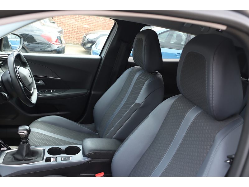 Peugeot 1.2 PureTech Allure Premium SUV 5dr Petrol Manual Euro 6 (s/s) (130 ps) 72-74 Mitcham Road