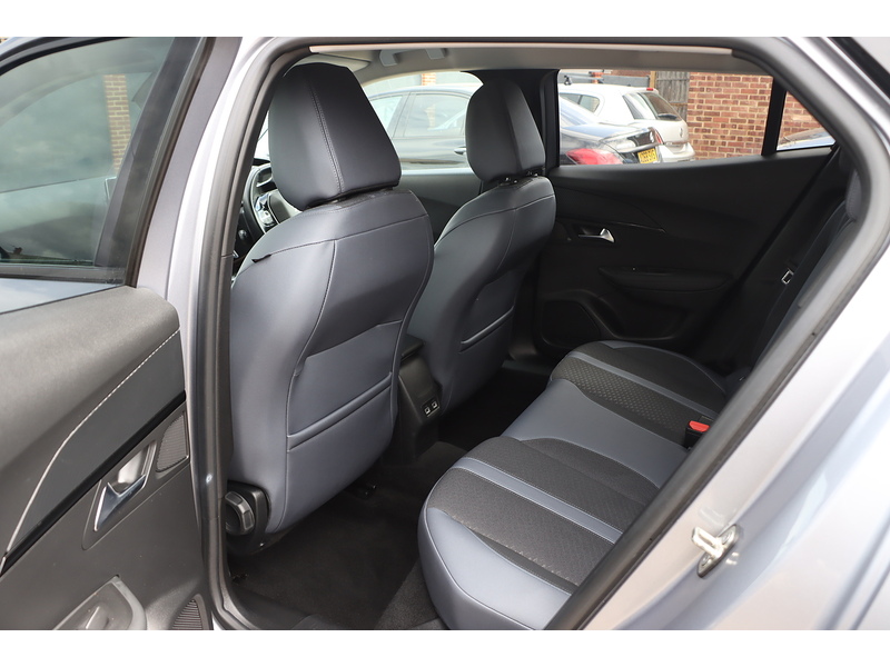 Peugeot 1.2 PureTech Allure Premium SUV 5dr Petrol Manual Euro 6 (s/s) (130 ps) 72-74 Mitcham Road