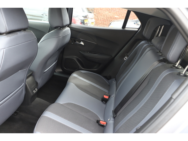 Peugeot 1.2 PureTech Allure Premium SUV 5dr Petrol Manual Euro 6 (s/s) (130 ps) 72-74 Mitcham Road