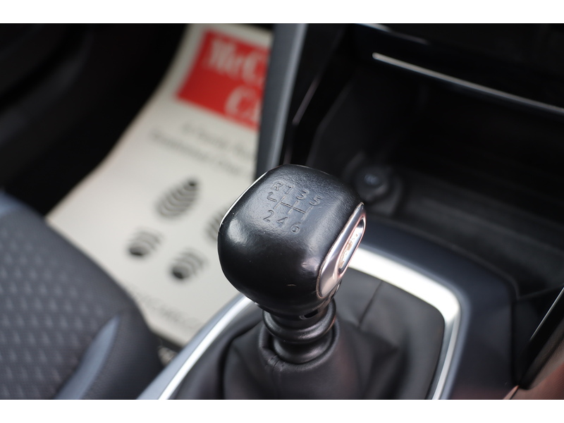 Peugeot 1.2 PureTech Allure Premium SUV 5dr Petrol Manual Euro 6 (s/s) (130 ps) 72-74 Mitcham Road