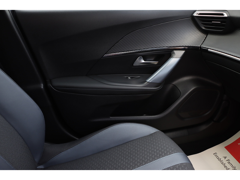 Peugeot 1.2 PureTech Allure Premium SUV 5dr Petrol Manual Euro 6 (s/s) (130 ps) 72-74 Mitcham Road