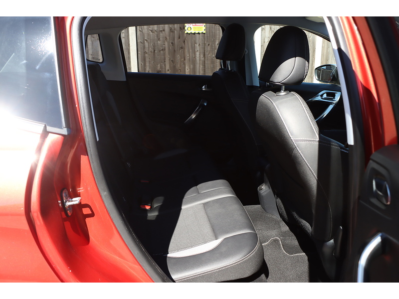Peugeot 1.2 PURETECH ALLURE SUV 5DR PETROL MANUAL SAT NAV BLUETOOTH DAB STEREO PARKING AIDS JUST 2 OWNERS ONLY 57000 MILES FSH 10 SERVICES JUST £35 ROAD TAX 72-74 Mitcham Road