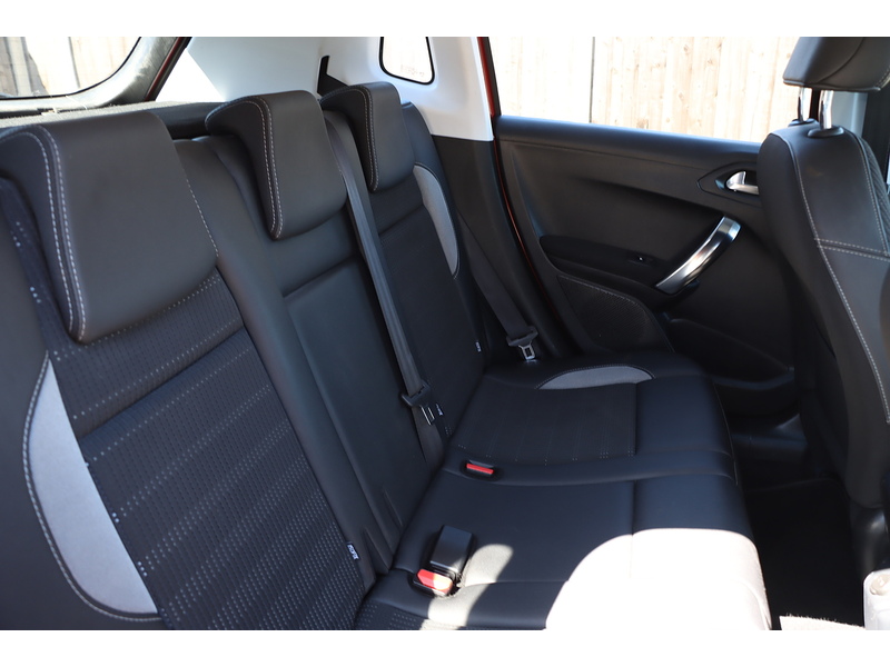 Peugeot 1.2 PURETECH ALLURE SUV 5DR PETROL MANUAL SAT NAV BLUETOOTH DAB STEREO PARKING AIDS JUST 2 OWNERS ONLY 57000 MILES FSH 10 SERVICES JUST £35 ROAD TAX 72-74 Mitcham Road