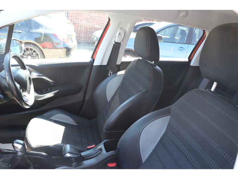 Peugeot 1.2 PURETECH ALLURE SUV 5DR PETROL MANUAL SAT NAV BLUETOOTH DAB STEREO PARKING AIDS JUST 2 OWNERS ONLY 57000 MILES FSH 10 SERVICES JUST £35 ROAD TAX 72-74 Mitcham Road