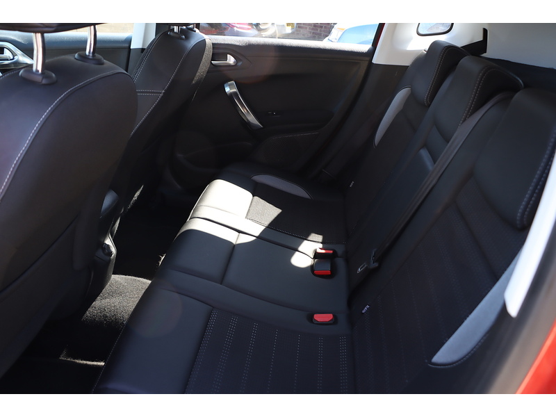 Peugeot 1.2 PURETECH ALLURE SUV 5DR PETROL MANUAL SAT NAV BLUETOOTH DAB STEREO PARKING AIDS JUST 2 OWNERS ONLY 57000 MILES FSH 10 SERVICES JUST £35 ROAD TAX 72-74 Mitcham Road