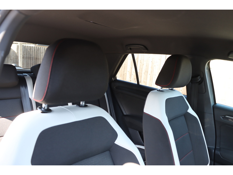Volkswagen 2.0 TSI SEL SUV 5DR PETROL DSG 4MOTION AUTO SATELLITE NAVIGATION BLUETOOTH DAB RADIO USB INPUT AIR CON PARKING AIDS ONLY 72000 MILES SH NO ULEZ CHARGE 72-74 Mitcham Road