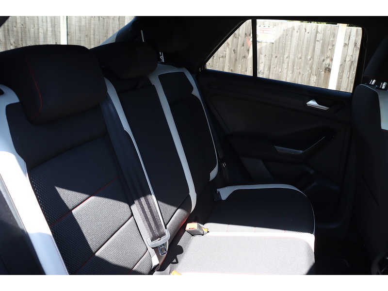 Volkswagen 2.0 TSI SEL SUV 5DR PETROL DSG 4MOTION AUTO SATELLITE NAVIGATION BLUETOOTH DAB RADIO USB INPUT AIR CON PARKING AIDS ONLY 72000 MILES SH NO ULEZ CHARGE 72-74 Mitcham Road
