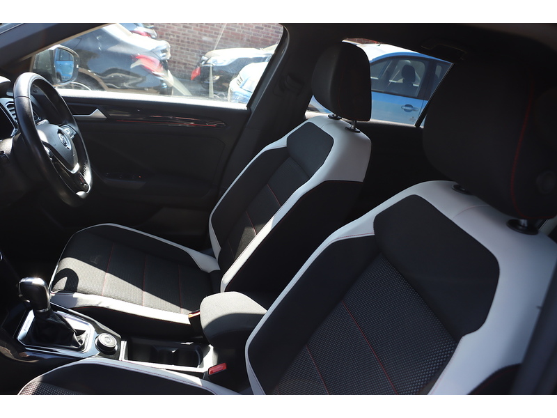 Volkswagen 2.0 TSI SEL SUV 5DR PETROL DSG 4MOTION AUTO SATELLITE NAVIGATION BLUETOOTH DAB RADIO USB INPUT AIR CON PARKING AIDS ONLY 72000 MILES SH NO ULEZ CHARGE 72-74 Mitcham Road