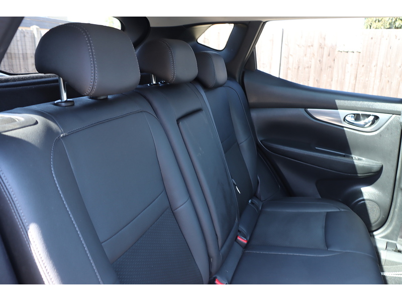 Nissan 1.3 DIG-T TEKNA SUV 5DR PETROL DCT AUTO PAN ROOF HEATED SEATS SAT NAV BLUETOOTH APPLE CARPLAY REAR CAM PARKING AIDS JUST 2 OWNERS ONLY 50000 MILES SH 72-74 Mitcham Road