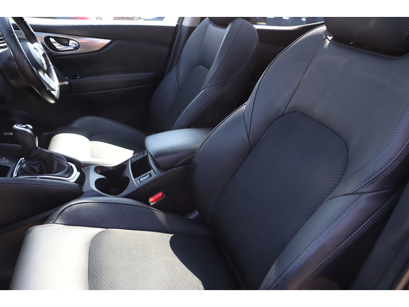 Nissan 1.3 DIG-T TEKNA SUV 5DR PETROL DCT AUTO PAN ROOF HEATED SEATS SAT NAV BLUETOOTH APPLE CARPLAY REAR CAM PARKING AIDS JUST 2 OWNERS ONLY 50000 MILES SH 72-74 Mitcham Road