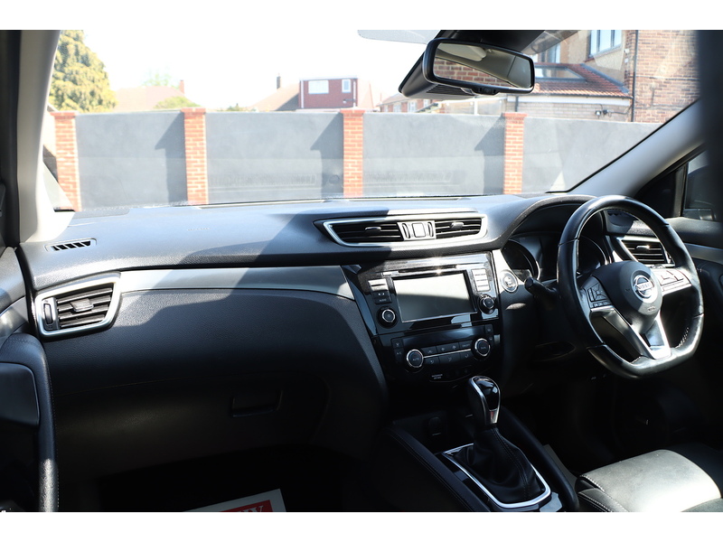 Nissan 1.3 DIG-T TEKNA SUV 5DR PETROL DCT AUTO PAN ROOF HEATED SEATS SAT NAV BLUETOOTH APPLE CARPLAY REAR CAM PARKING AIDS JUST 2 OWNERS ONLY 50000 MILES SH 72-74 Mitcham Road