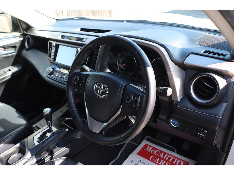 Toyota 2.5 VVT-H EXCEL SUV 5DR PETROL HYBRID CVT 4WD AUTO HEATED SEATS SAT NAV BLUETOOTH REAR CAM PARKING AIDS 2 OWNERS 43000 MILES FSH 9 SERVICES £35 TO TAX 72-74 Mitcham Road