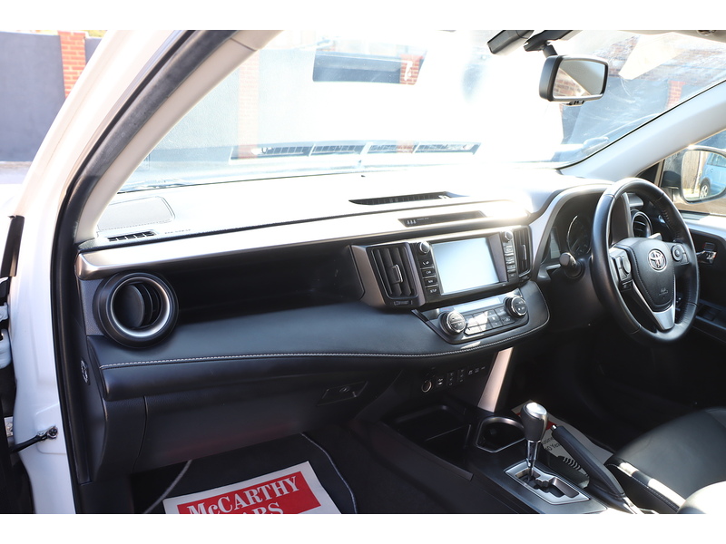 Toyota 2.5 VVT-H EXCEL SUV 5DR PETROL HYBRID CVT 4WD AUTO HEATED SEATS SAT NAV BLUETOOTH REAR CAM PARKING AIDS 2 OWNERS 43000 MILES FSH 9 SERVICES £35 TO TAX 72-74 Mitcham Road