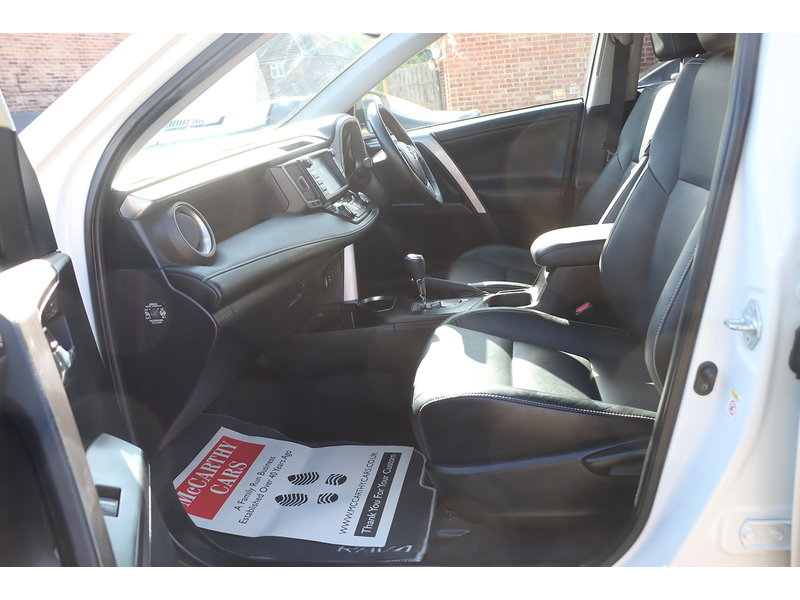 Toyota 2.5 VVT-H EXCEL SUV 5DR PETROL HYBRID CVT 4WD AUTO HEATED SEATS SAT NAV BLUETOOTH REAR CAM PARKING AIDS 2 OWNERS 43000 MILES FSH 9 SERVICES £35 TO TAX 72-74 Mitcham Road