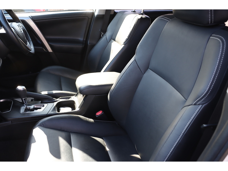 Toyota 2.5 VVT-H EXCEL SUV 5DR PETROL HYBRID CVT 4WD AUTO HEATED SEATS SAT NAV BLUETOOTH REAR CAM PARKING AIDS 2 OWNERS 43000 MILES FSH 9 SERVICES £35 TO TAX 72-74 Mitcham Road