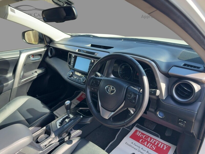 Toyota 2.5 VVT-H EXCEL SUV 5DR PETROL HYBRID CVT 4WD AUTO HEATED SEATS SAT NAV BLUETOOTH REAR CAM PARKING AIDS 2 OWNERS 43000 MILES FSH 9 SERVICES £35 TO TAX 72-74 Mitcham Road