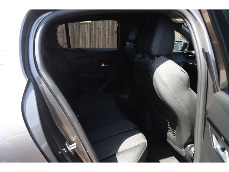 Peugeot 1.2 PURETECH GT HATCHBACK 5DR PETROL MANUAL SAT NAV BLUETOOTH DAB STEREO APPLE CARPLAY REAR CAMERA PARKING AIDS 1 OWNER FROM NEW ONLY 34000 MILES FSH 72-74 Mitcham Road