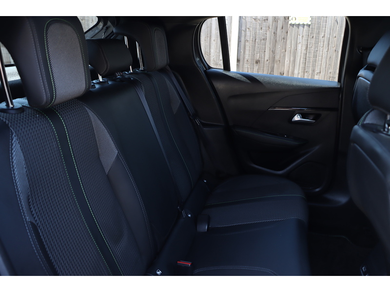 Peugeot 1.2 PURETECH GT HATCHBACK 5DR PETROL MANUAL SAT NAV BLUETOOTH DAB STEREO APPLE CARPLAY REAR CAMERA PARKING AIDS 1 OWNER FROM NEW ONLY 34000 MILES FSH 72-74 Mitcham Road
