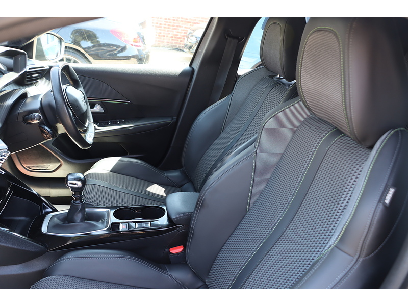 Peugeot 1.2 PURETECH GT HATCHBACK 5DR PETROL MANUAL SAT NAV BLUETOOTH DAB STEREO APPLE CARPLAY REAR CAMERA PARKING AIDS 1 OWNER FROM NEW ONLY 34000 MILES FSH 72-74 Mitcham Road