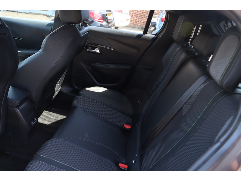 Peugeot 1.2 PURETECH GT HATCHBACK 5DR PETROL MANUAL SAT NAV BLUETOOTH DAB STEREO APPLE CARPLAY REAR CAMERA PARKING AIDS 1 OWNER FROM NEW ONLY 34000 MILES FSH 72-74 Mitcham Road