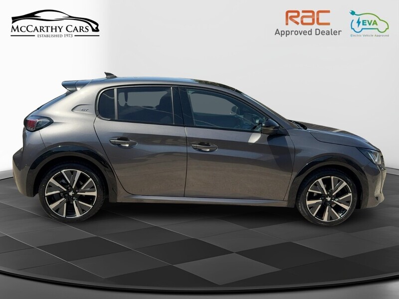 Peugeot 1.2 PURETECH GT HATCHBACK 5DR PETROL MANUAL SAT NAV BLUETOOTH DAB STEREO APPLE CARPLAY REAR CAMERA PARKING AIDS 1 OWNER FROM NEW ONLY 34000 MILES FSH 72-74 Mitcham Road