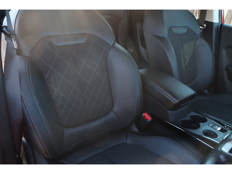 Renault 1.3 TCE ICONIC SUV 5DR PETROL EDC AUTO SAT NAV BLUETOOTH DAB STEREO APPLE CARPLAY REAR CAMERA WITH PARKING AIDS ONLY 30000 MILES SH NO ULEZ CHARGE 72-74 Mitcham Road