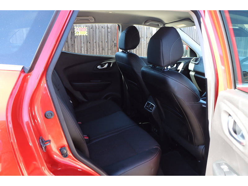 Renault 1.3 TCE ICONIC SUV 5DR PETROL EDC AUTO SAT NAV BLUETOOTH DAB STEREO APPLE CARPLAY REAR CAMERA WITH PARKING AIDS ONLY 30000 MILES SH NO ULEZ CHARGE 72-74 Mitcham Road