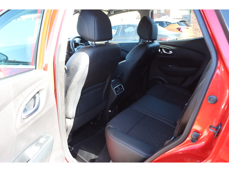 Renault 1.3 TCE ICONIC SUV 5DR PETROL EDC AUTO SAT NAV BLUETOOTH DAB STEREO APPLE CARPLAY REAR CAMERA WITH PARKING AIDS ONLY 30000 MILES SH NO ULEZ CHARGE 72-74 Mitcham Road
