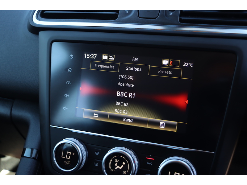 Renault 1.3 TCE ICONIC SUV 5DR PETROL EDC AUTO SAT NAV BLUETOOTH DAB STEREO APPLE CARPLAY REAR CAMERA WITH PARKING AIDS ONLY 30000 MILES SH NO ULEZ CHARGE 72-74 Mitcham Road