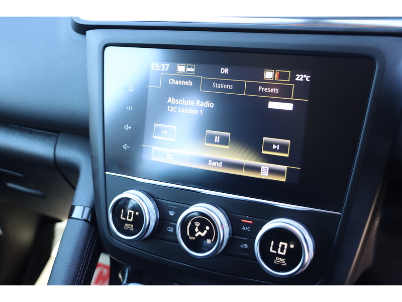 Renault 1.3 TCE ICONIC SUV 5DR PETROL EDC AUTO SAT NAV BLUETOOTH DAB STEREO APPLE CARPLAY REAR CAMERA WITH PARKING AIDS ONLY 30000 MILES SH NO ULEZ CHARGE 72-74 Mitcham Road