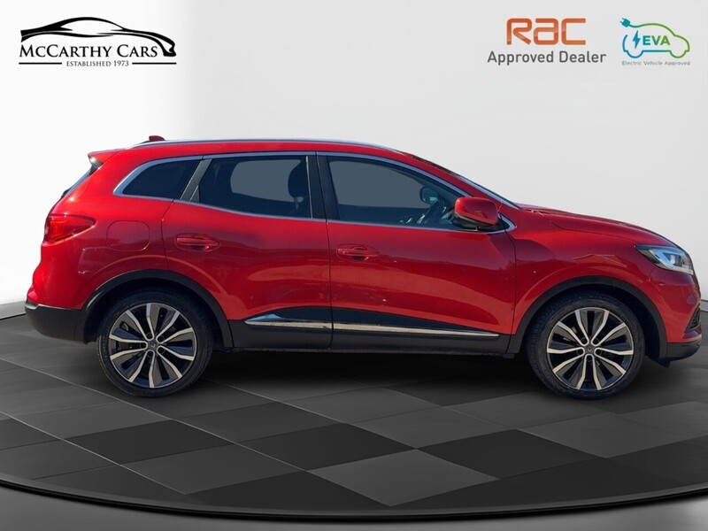 Renault 1.3 TCE ICONIC SUV 5DR PETROL EDC AUTO SAT NAV BLUETOOTH DAB STEREO APPLE CARPLAY REAR CAMERA WITH PARKING AIDS ONLY 30000 MILES SH NO ULEZ CHARGE 72-74 Mitcham Road
