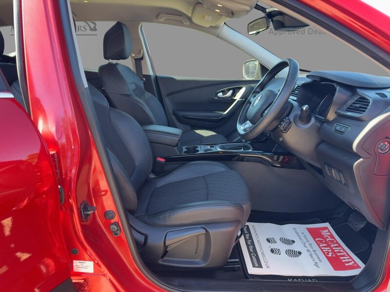 Renault 1.3 TCE ICONIC SUV 5DR PETROL EDC AUTO SAT NAV BLUETOOTH DAB STEREO APPLE CARPLAY REAR CAMERA WITH PARKING AIDS ONLY 30000 MILES SH NO ULEZ CHARGE 72-74 Mitcham Road