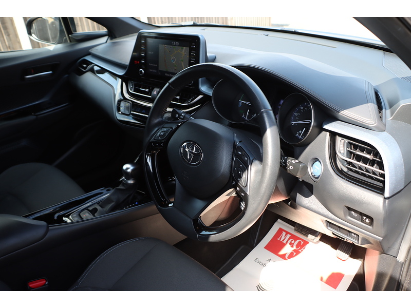 Toyota 1.8 VVT-H DYNAMIC SUV 5DR PETROL HYBRID CVT AUTO HEATED SEATS SATNAV BLUETOOTH DAB RADIO REAR CAMERA WITH PARKING AIDS ONLY 58000 MILES FSH 6 SERVICES 72-74 Mitcham Road