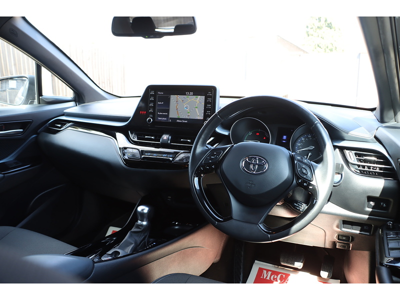 Toyota 1.8 VVT-H DYNAMIC SUV 5DR PETROL HYBRID CVT AUTO HEATED SEATS SATNAV BLUETOOTH DAB RADIO REAR CAMERA WITH PARKING AIDS ONLY 58000 MILES FSH 6 SERVICES 72-74 Mitcham Road