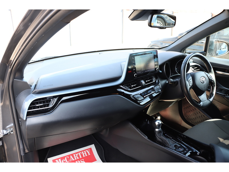 Toyota 1.8 VVT-H DYNAMIC SUV 5DR PETROL HYBRID CVT AUTO HEATED SEATS SATNAV BLUETOOTH DAB RADIO REAR CAMERA WITH PARKING AIDS ONLY 58000 MILES FSH 6 SERVICES 72-74 Mitcham Road