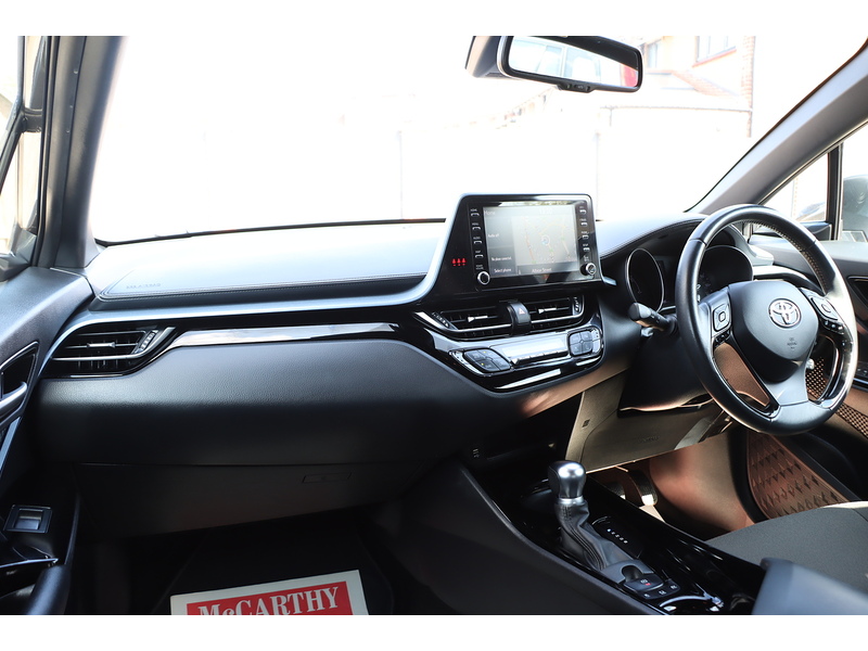 Toyota 1.8 VVT-H DYNAMIC SUV 5DR PETROL HYBRID CVT AUTO HEATED SEATS SATNAV BLUETOOTH DAB RADIO REAR CAMERA WITH PARKING AIDS ONLY 58000 MILES FSH 6 SERVICES 72-74 Mitcham Road