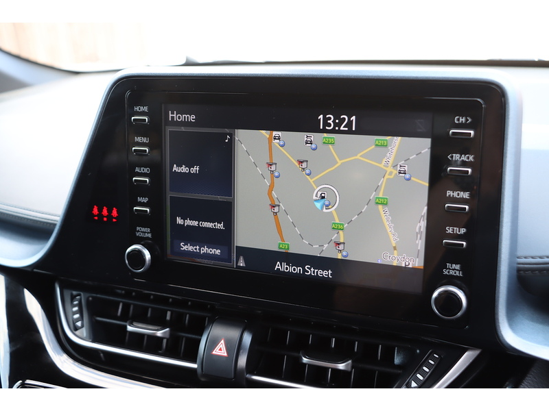 Toyota 1.8 VVT-H DYNAMIC SUV 5DR PETROL HYBRID CVT AUTO HEATED SEATS SATNAV BLUETOOTH DAB RADIO REAR CAMERA WITH PARKING AIDS ONLY 58000 MILES FSH 6 SERVICES 72-74 Mitcham Road