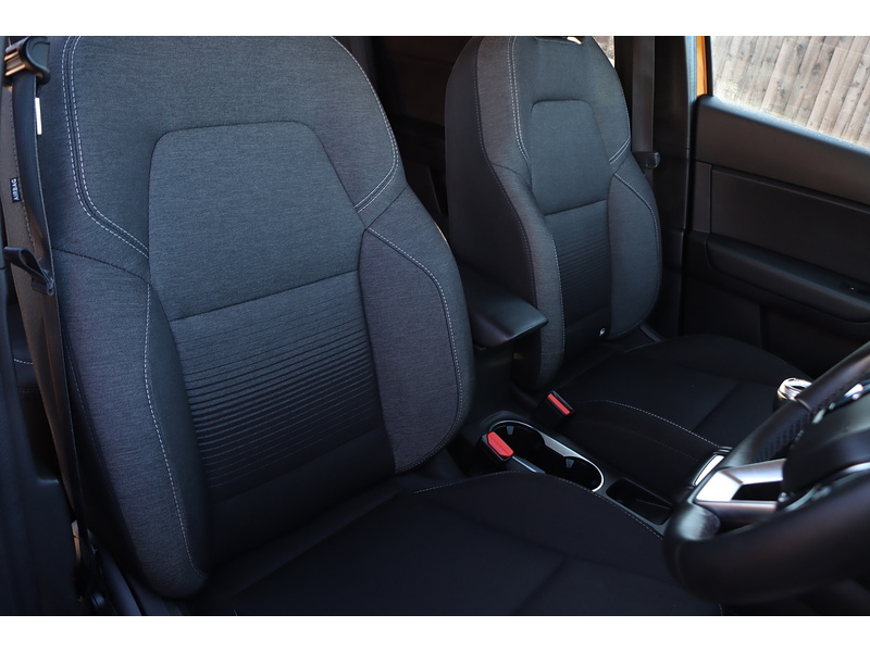 Renault 1.0 TCE ICONIC SUV 5DR PETROL MANUAL SAT NAV BLUETOOTH DAB STEREO APPLE CARPLAY PARKING AIDS JUST 2 OWNERS SAME OWNER FOR 3 YEARS ONLY 40000 MILES FSH 72-74 Mitcham Road