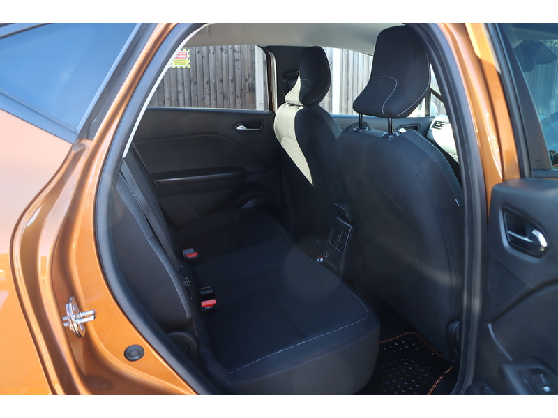 Renault 1.0 TCE ICONIC SUV 5DR PETROL MANUAL SAT NAV BLUETOOTH DAB STEREO APPLE CARPLAY PARKING AIDS JUST 2 OWNERS SAME OWNER FOR 3 YEARS ONLY 40000 MILES FSH 72-74 Mitcham Road
