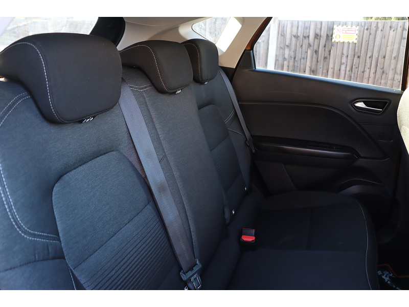 Renault 1.0 TCE ICONIC SUV 5DR PETROL MANUAL SAT NAV BLUETOOTH DAB STEREO APPLE CARPLAY PARKING AIDS JUST 2 OWNERS SAME OWNER FOR 3 YEARS ONLY 40000 MILES FSH 72-74 Mitcham Road
