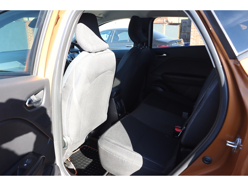 Renault 1.0 TCE ICONIC SUV 5DR PETROL MANUAL SAT NAV BLUETOOTH DAB STEREO APPLE CARPLAY PARKING AIDS JUST 2 OWNERS SAME OWNER FOR 3 YEARS ONLY 40000 MILES FSH 72-74 Mitcham Road