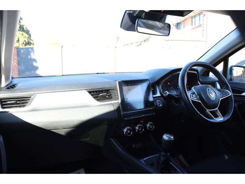 Renault 1.0 TCE ICONIC SUV 5DR PETROL MANUAL SAT NAV BLUETOOTH DAB STEREO APPLE CARPLAY PARKING AIDS JUST 2 OWNERS SAME OWNER FOR 3 YEARS ONLY 40000 MILES FSH 72-74 Mitcham Road