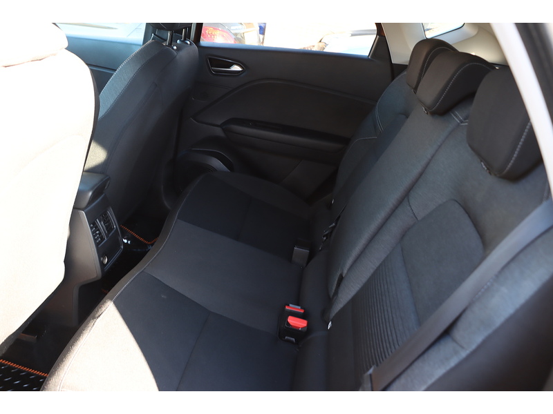 Renault 1.0 TCE ICONIC SUV 5DR PETROL MANUAL SAT NAV BLUETOOTH DAB STEREO APPLE CARPLAY PARKING AIDS JUST 2 OWNERS SAME OWNER FOR 3 YEARS ONLY 40000 MILES FSH 72-74 Mitcham Road