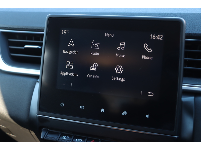 Renault 1.0 TCE ICONIC SUV 5DR PETROL MANUAL SAT NAV BLUETOOTH DAB STEREO APPLE CARPLAY PARKING AIDS JUST 2 OWNERS SAME OWNER FOR 3 YEARS ONLY 40000 MILES FSH 72-74 Mitcham Road